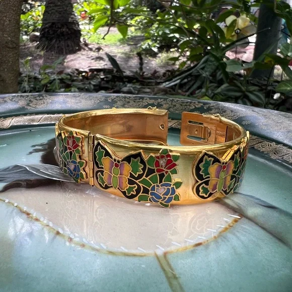 Gorgeous Butterfly Flowers Bracelet with Multicolor Accents - Picture 4 of 8